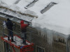 Latvijas Energoceltnieks: No sniegiem nenotīrīto jumtu iebrukšana var turpināties